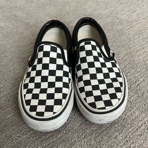 Black and white checkered Vans youth 4.5